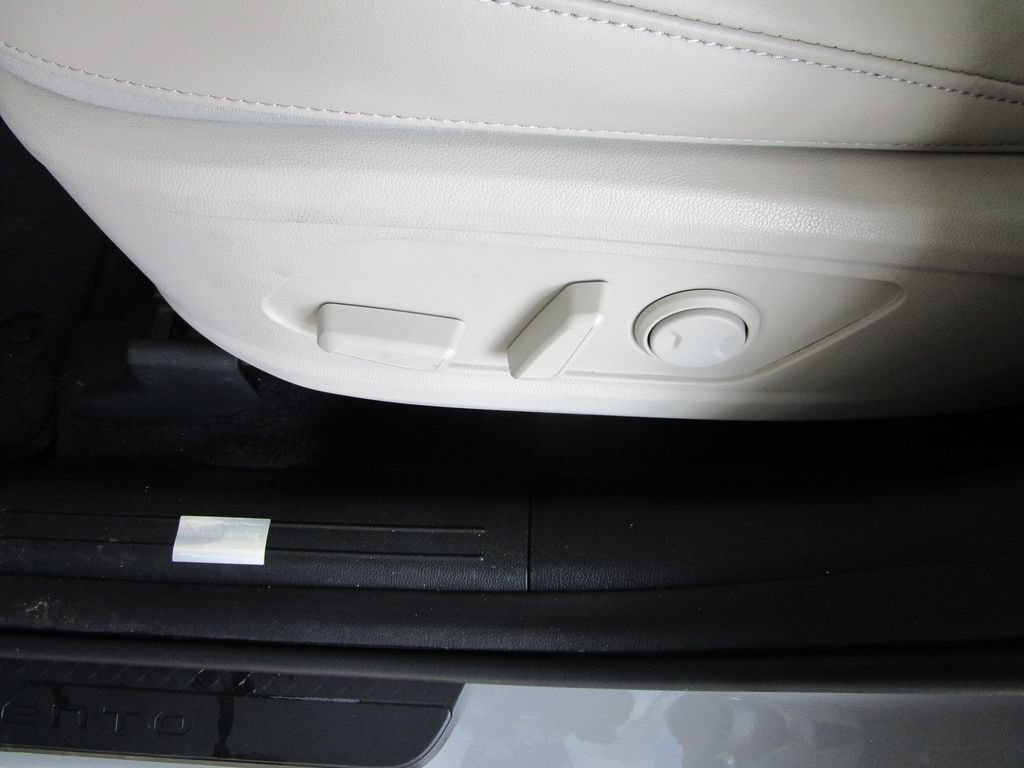 Used 2025 Kia Sorento S w/ Panoramic Sunroof Package FWD image 27