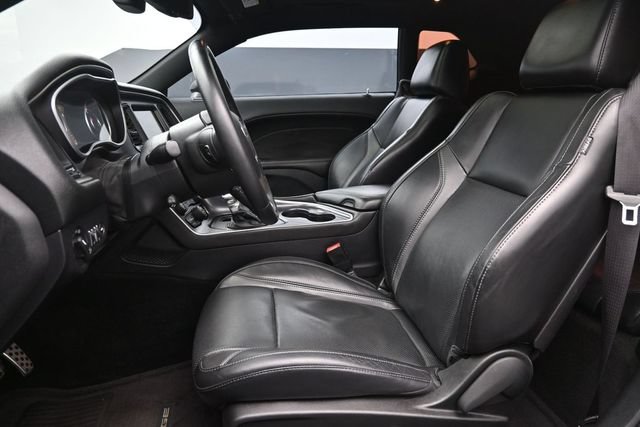 Used 2015 Dodge Challenger SXT Plus w/ Technology Group RWD image 10