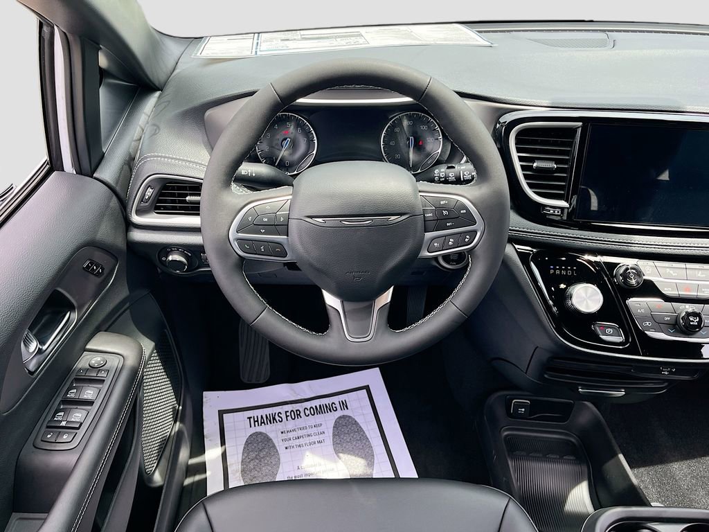 New 2027 Chrysler Pacifica Select FWD image 18