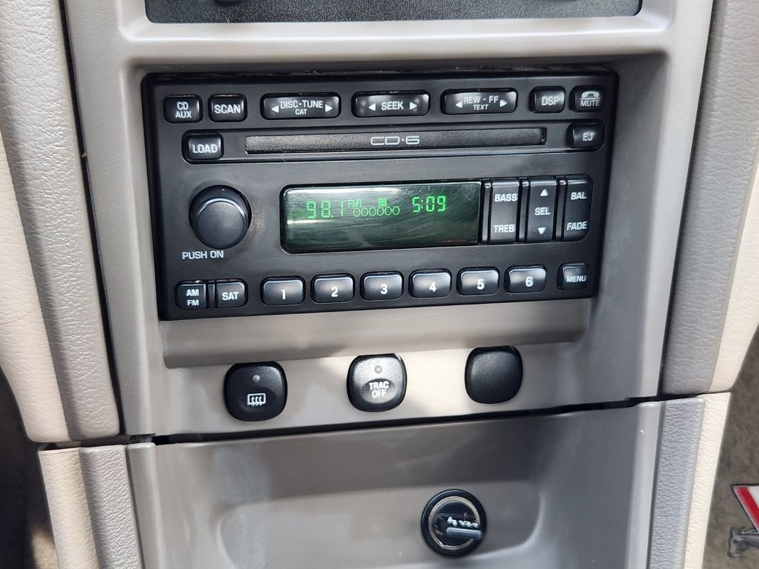 Used 2004 Ford Mustang Convertible image 21