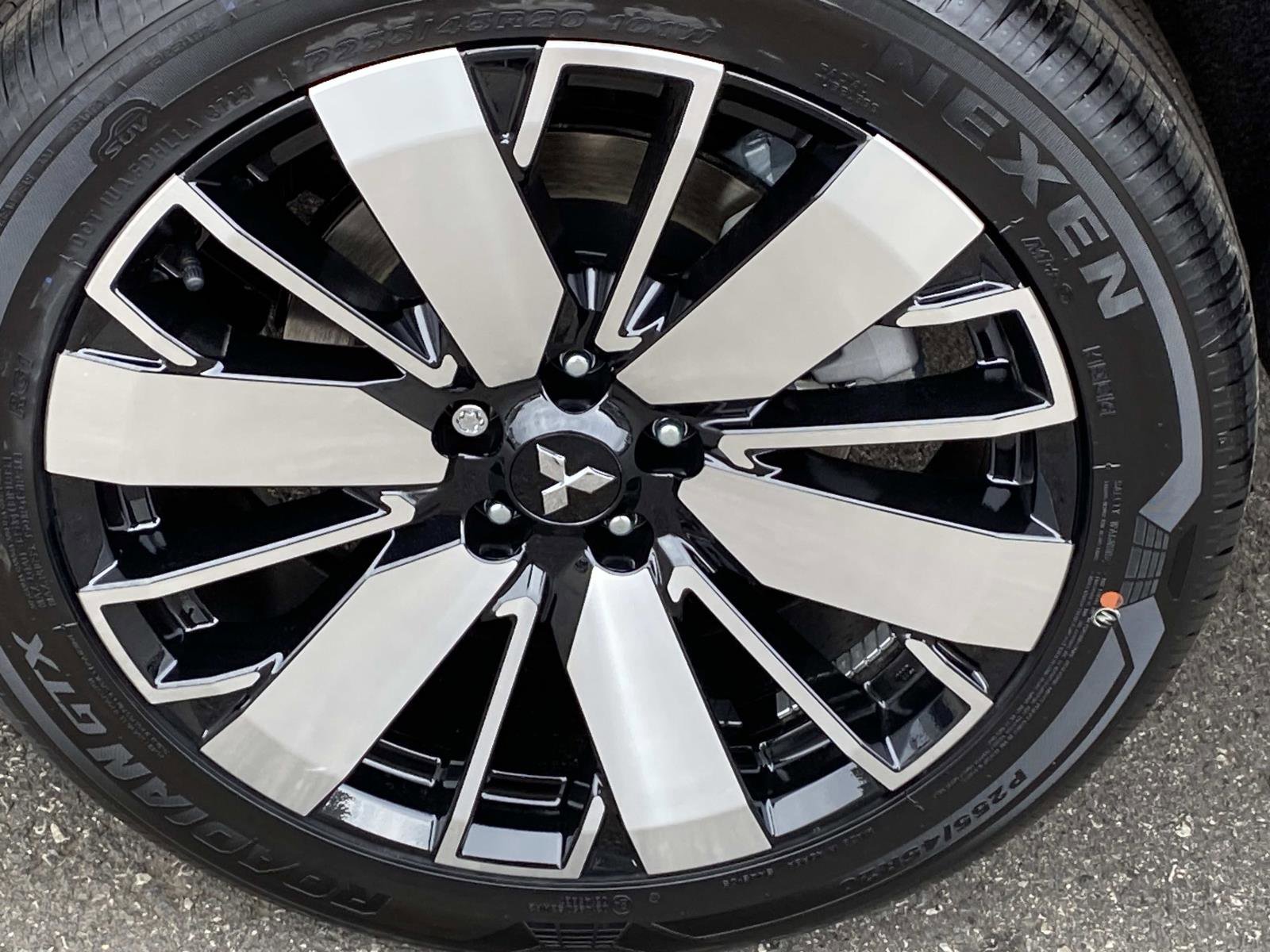 New 2026 Mitsubishi Outlander SE image 6