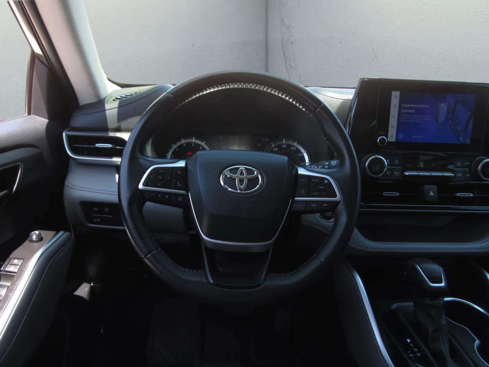 Used 2023 Toyota Highlander LE FWD image 22