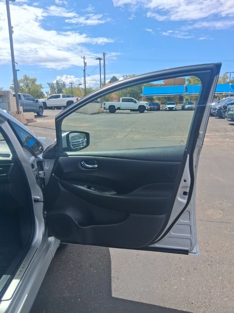Used 2025 Nissan Leaf SV Plus w/ Protection Package FWD image 10