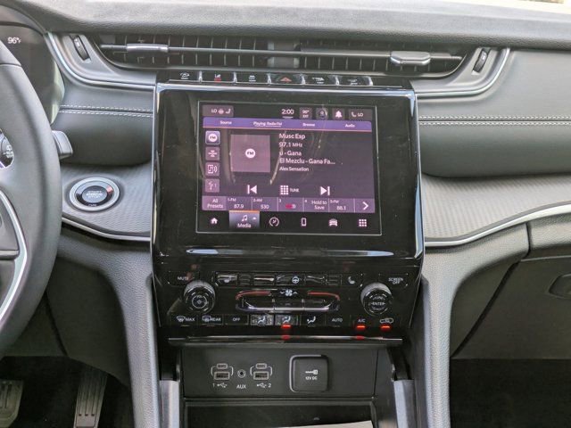 New 2025 Jeep Grand Cherokee L Altitude image 16