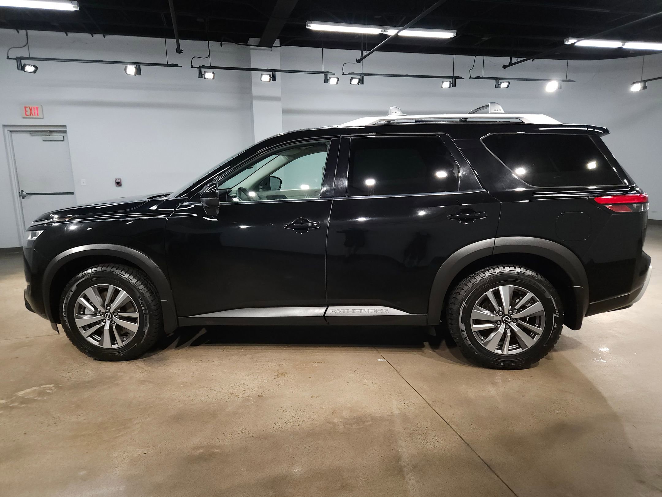 Used 2022 Nissan Pathfinder SL image 4