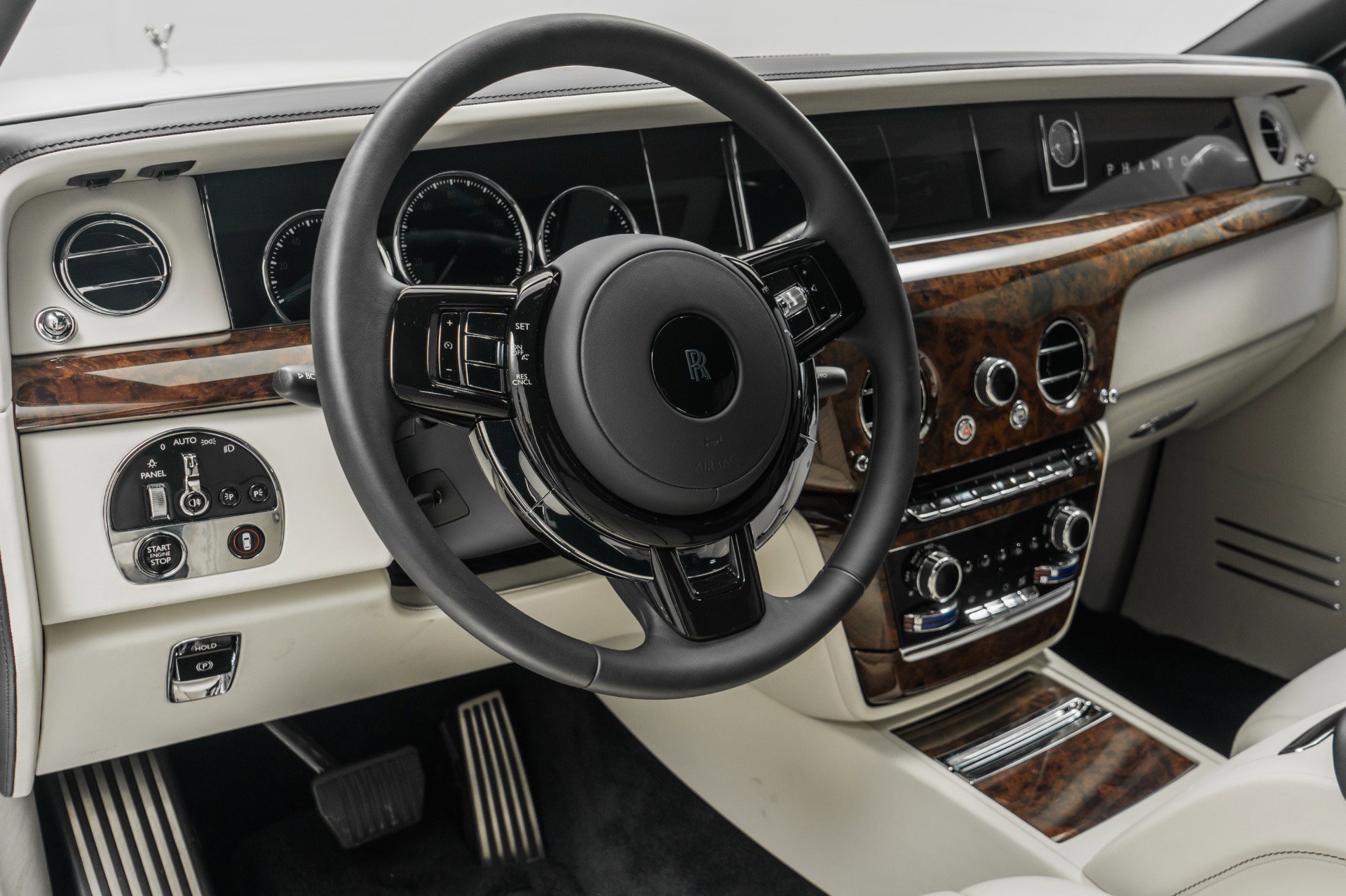 Used 2023 Rolls-Royce Phantom Sedan image 13