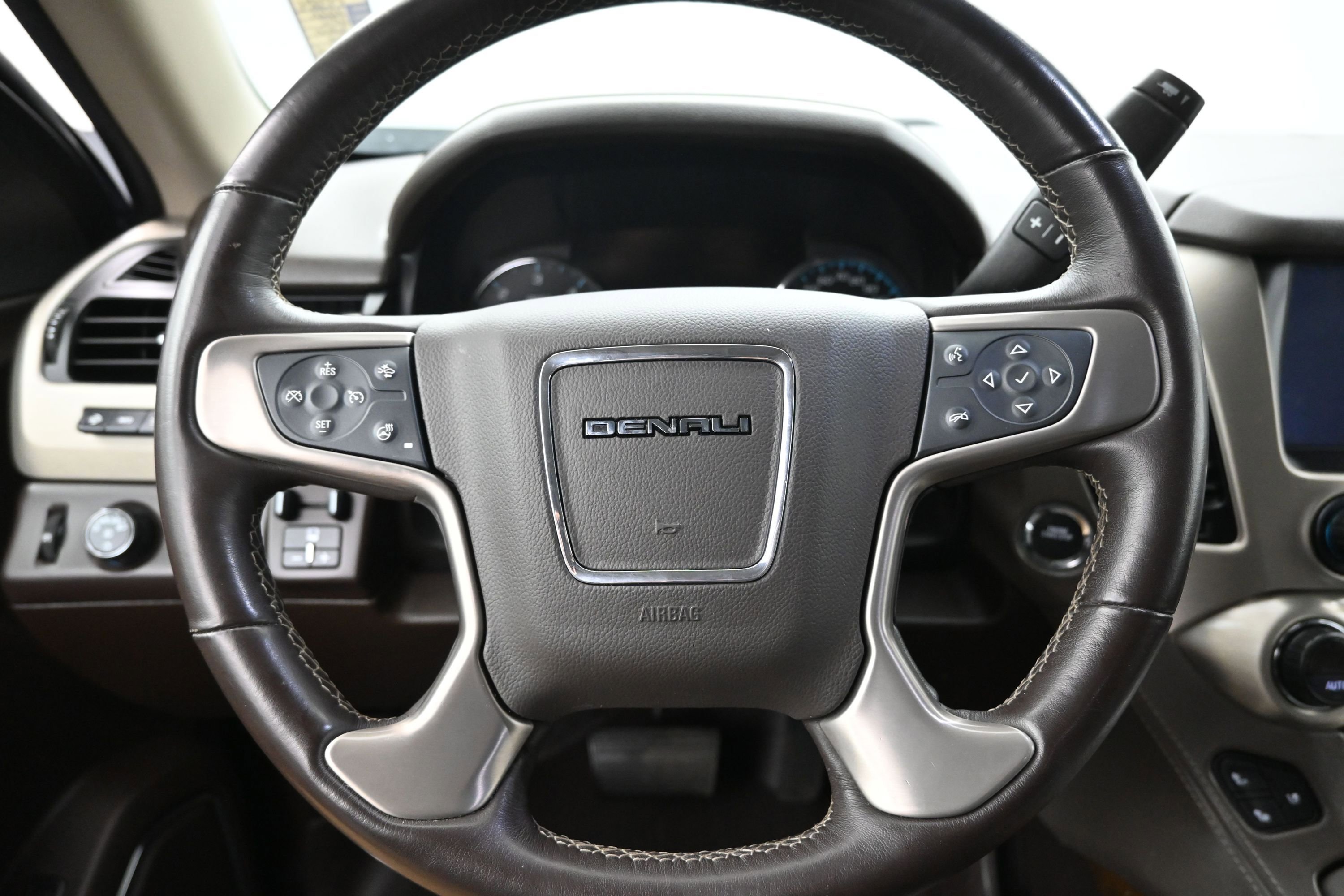 Used 2020 GMC Yukon Denali w/ Open Road Package AWD/4WD image 13