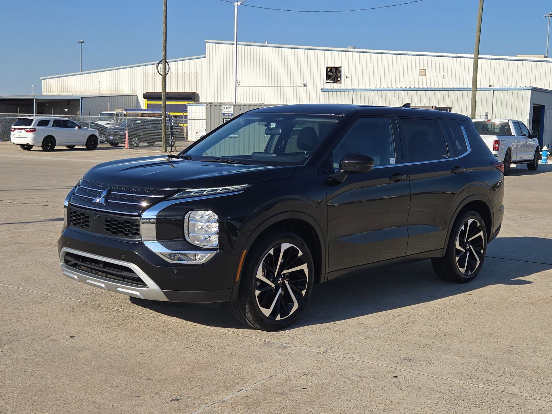 Used 2024 Mitsubishi Outlander SE image 8