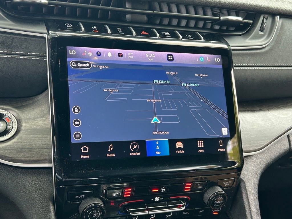 Certified 2024 Jeep Grand Cherokee Limited w/ Black Appearance Package image 22