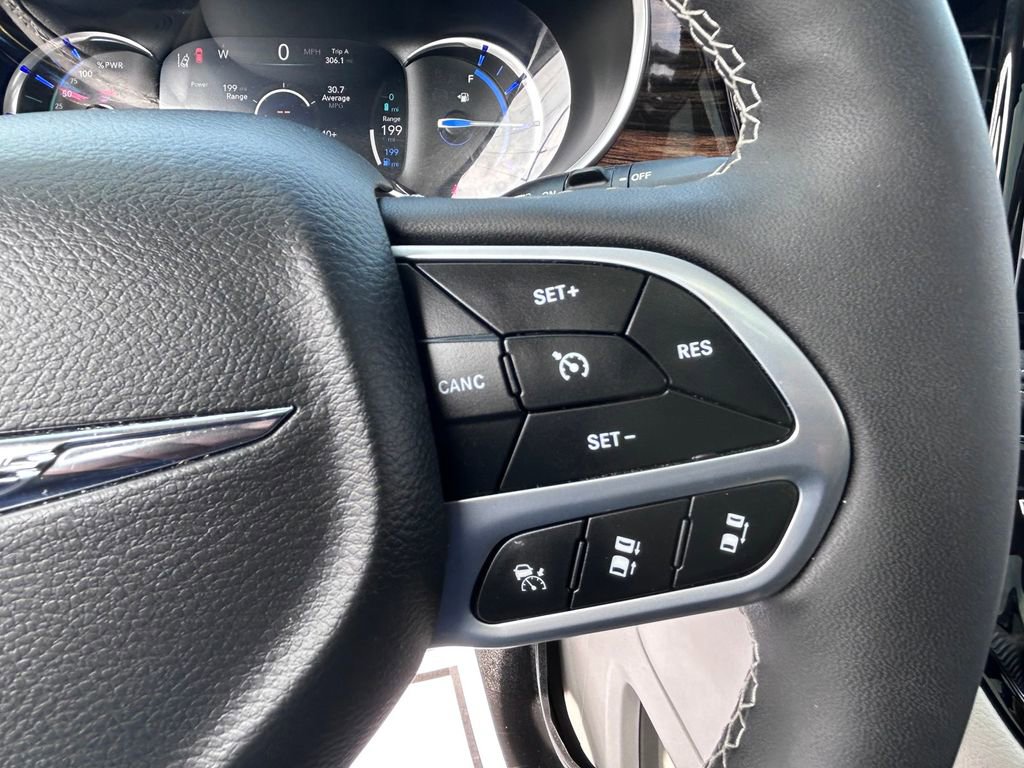 Used 2022 Chrysler Pacifica Limited FWD image 20