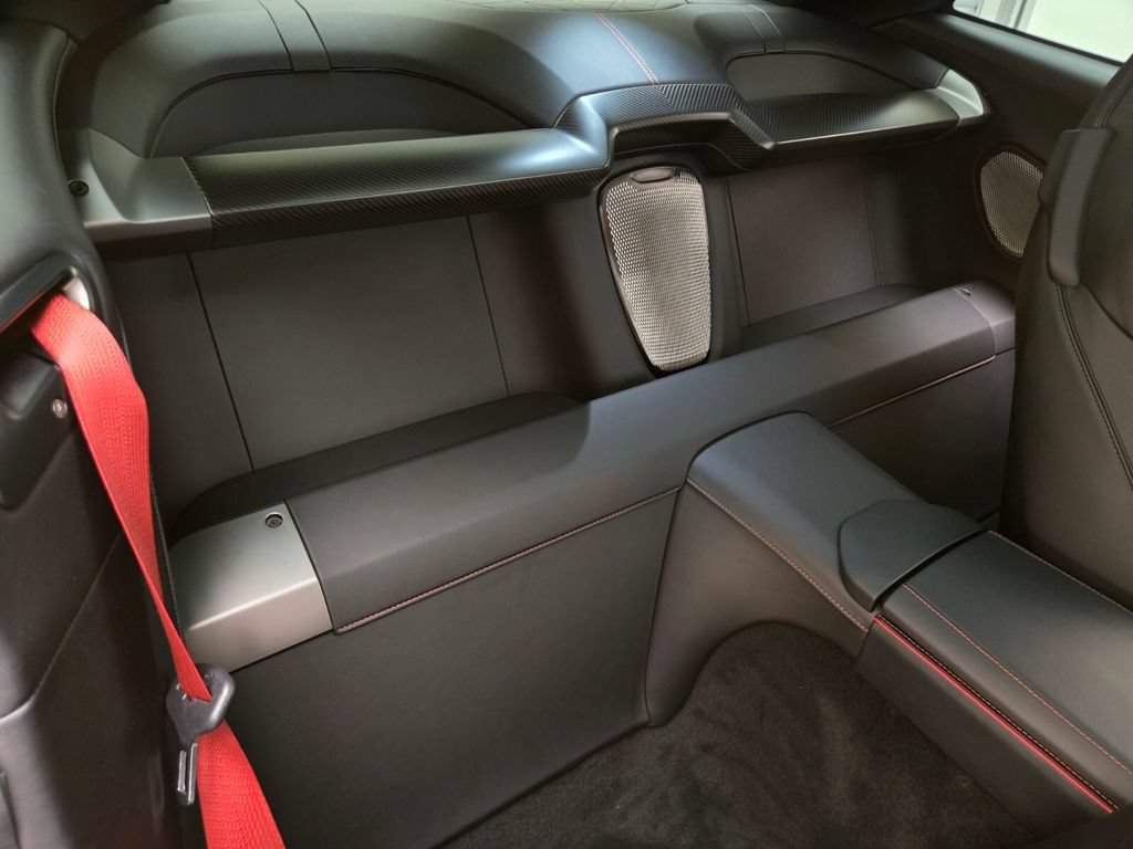 Used 2025 Aston Martin Vanquish RWD image 22
