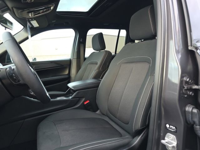 Used 2025 Jeep Grand Cherokee Laredo X image 15