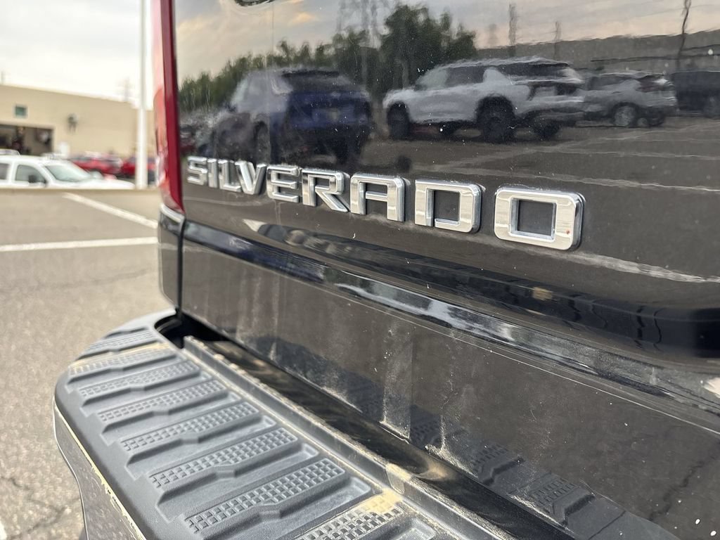 Used 2023 Chevrolet Silverado 2500 LTZ w/ LTZ Plus Package AWD/4WD image 36