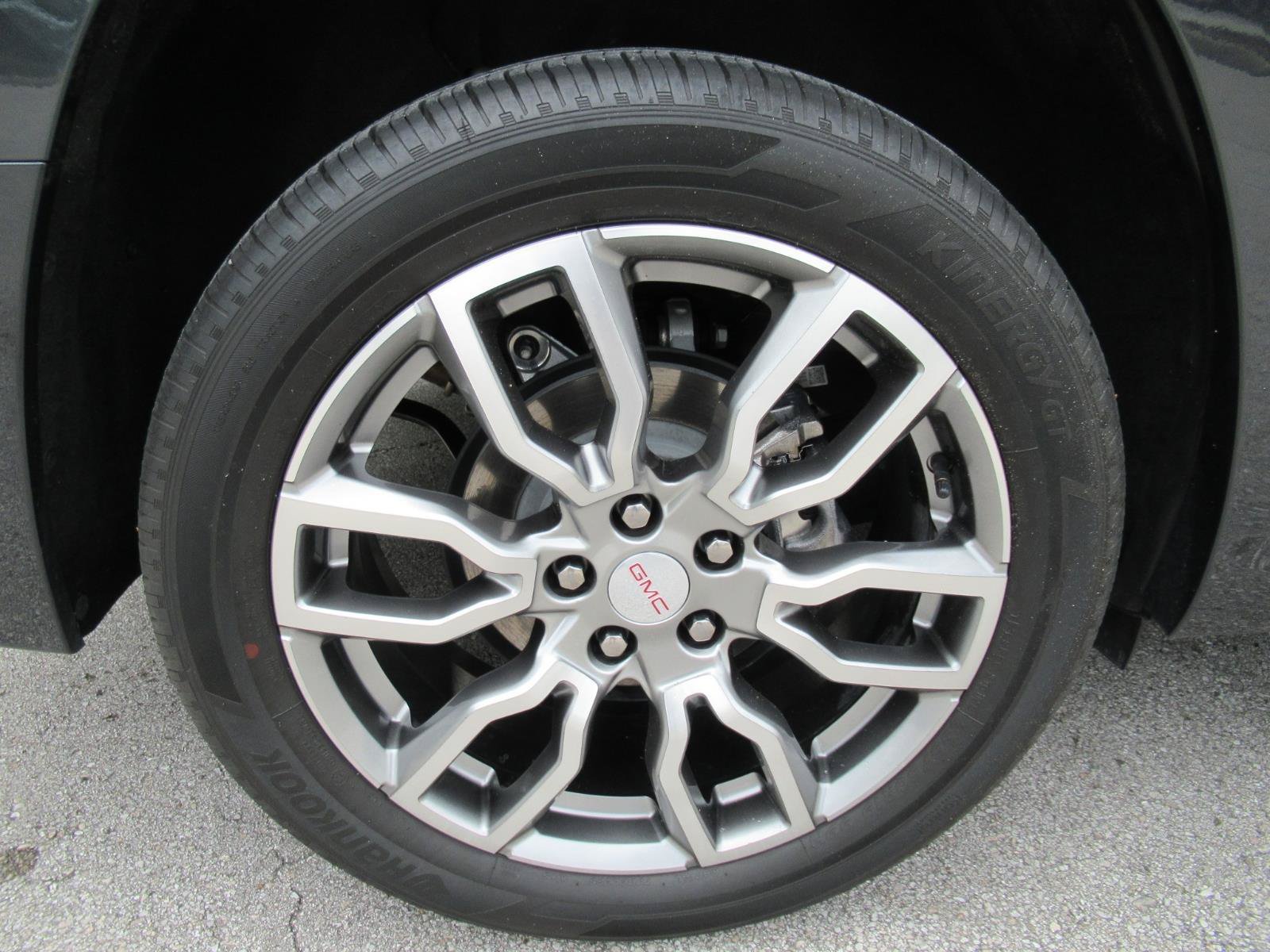 Used 2022 GMC Terrain Denali w/ Denali Premium Package AWD/4WD image 7