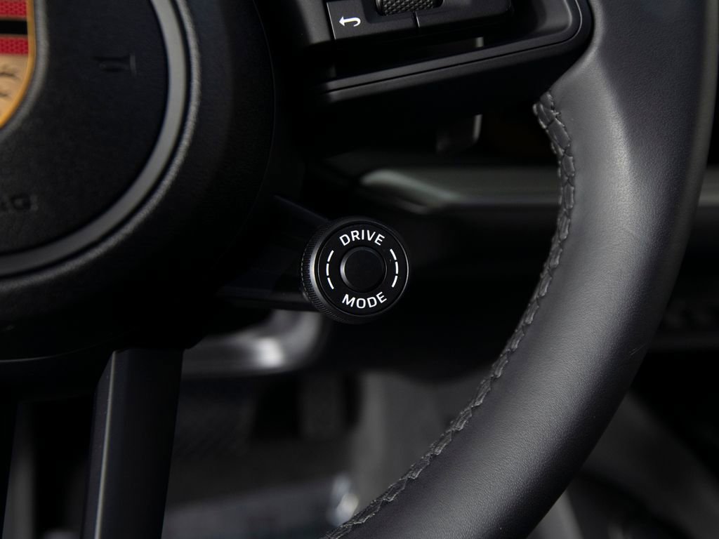 Certified 2025 Porsche Cayenne Coupe image 25