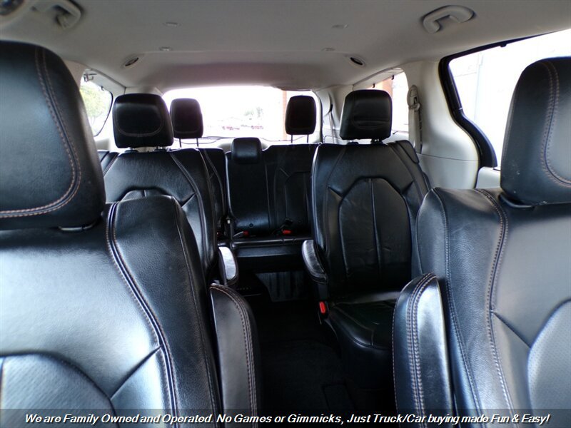Used 2018 Chrysler Pacifica Touring-L FWD image 37