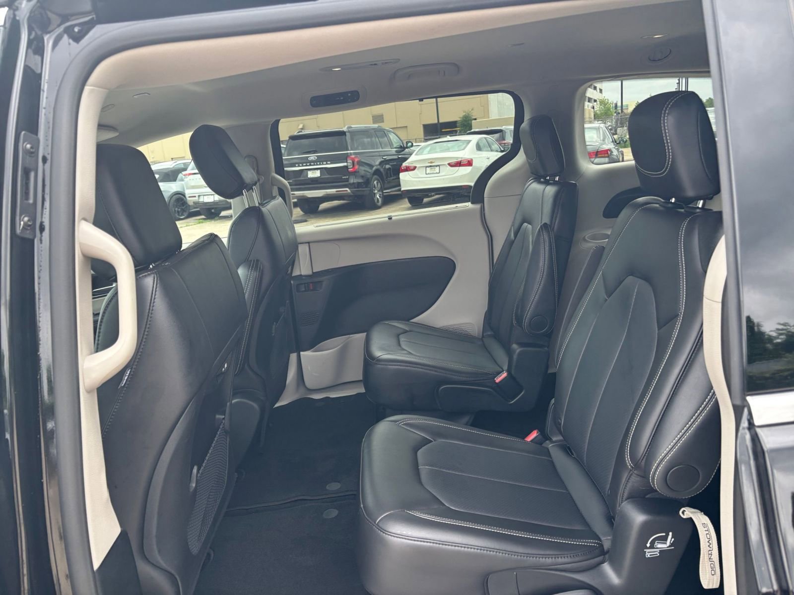 Used 2024 Chrysler Pacifica Touring-L image 25