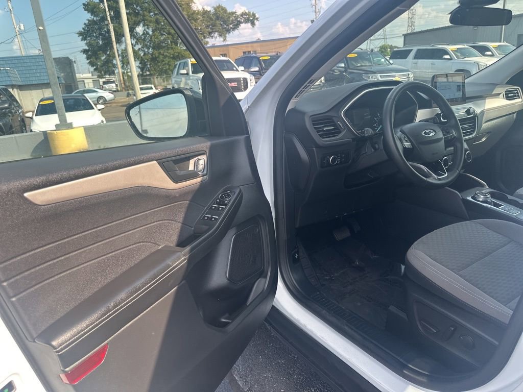 Used 2022 Ford Escape SE w/ SE Sport Appearance Package image 22