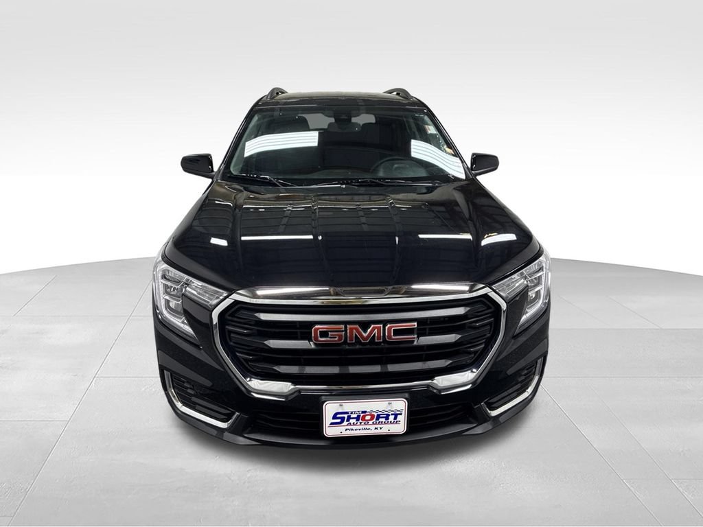 Used 2023 GMC Terrain SLE w/ Driver Convenience Package AWD/4WD image 2
