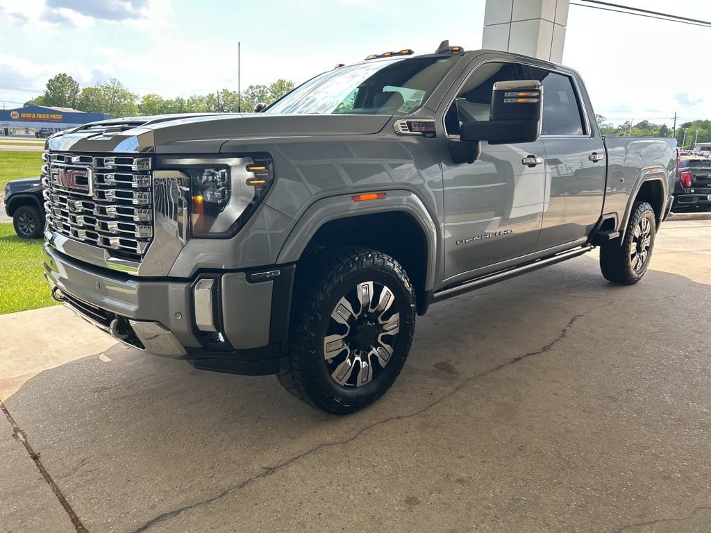 Used 2024 GMC Sierra 2500 Denali AWD/4WD image 4