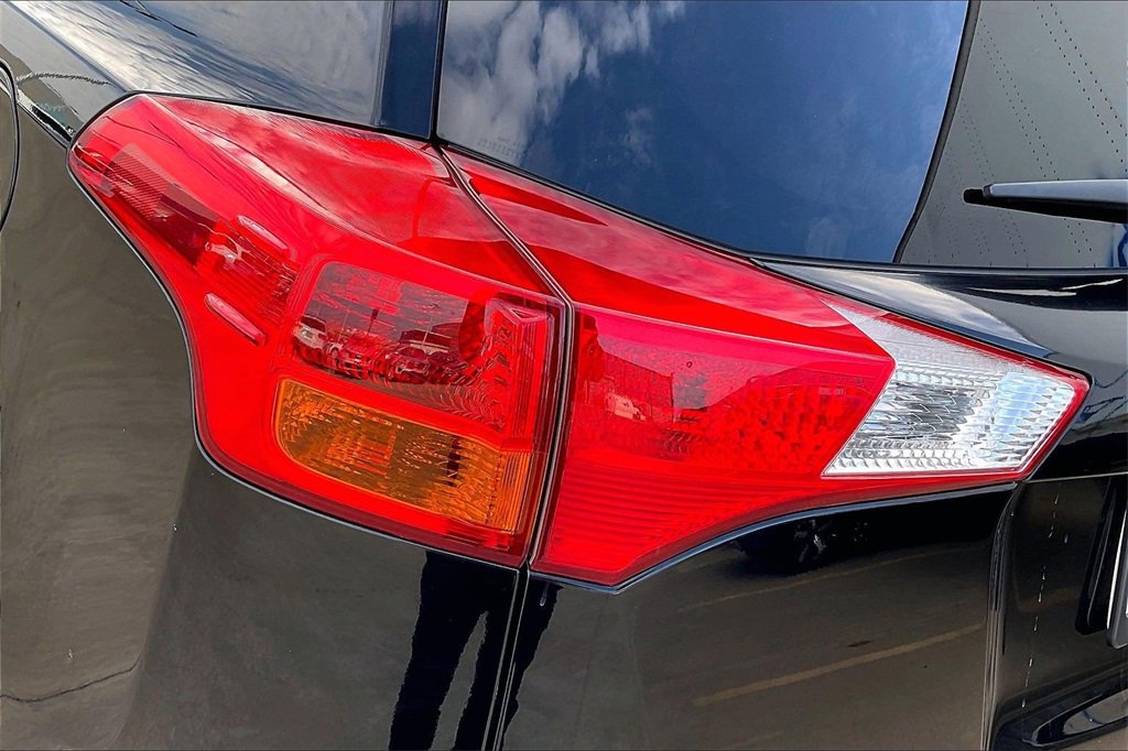 Used 2013 Toyota RAV4 XLE image 29