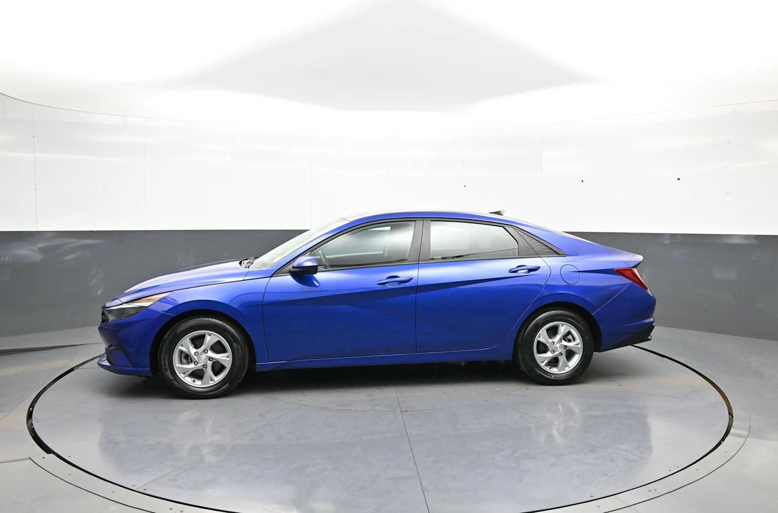 Certified 2023 Hyundai Elantra SE FWD image 9