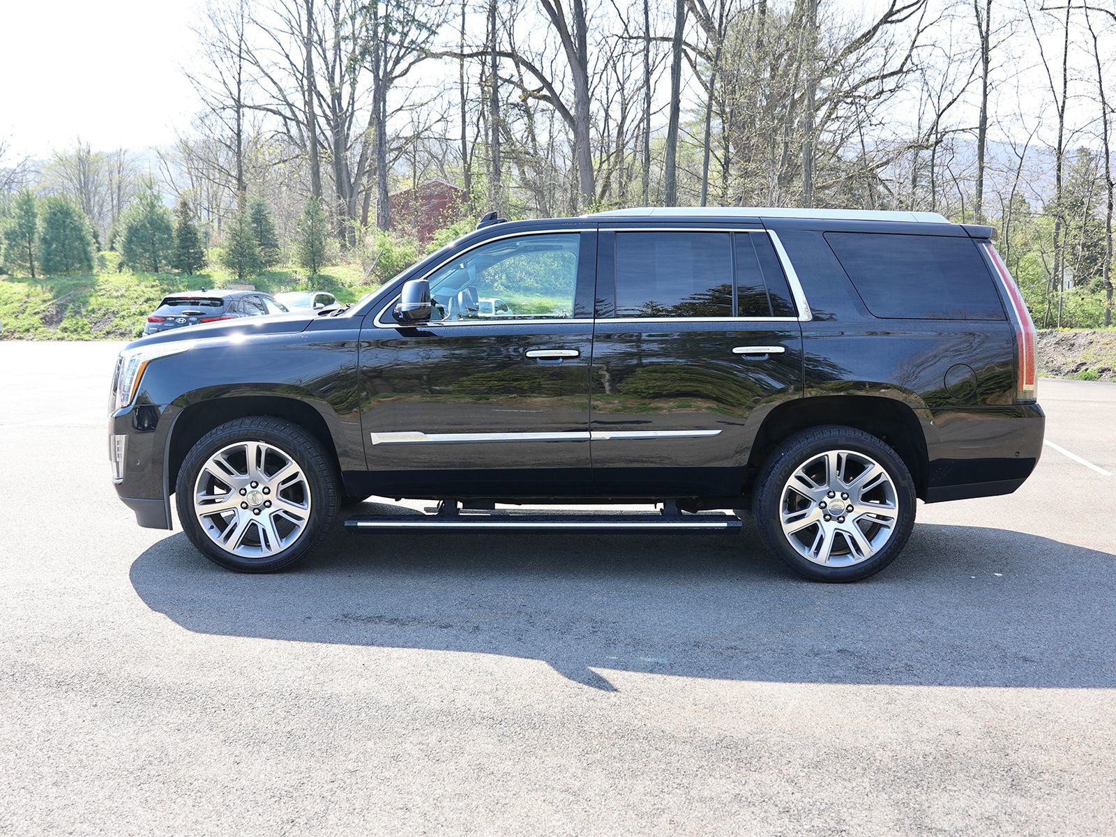 Used 2017 Cadillac Escalade Premium Luxury AWD/4WD image 4