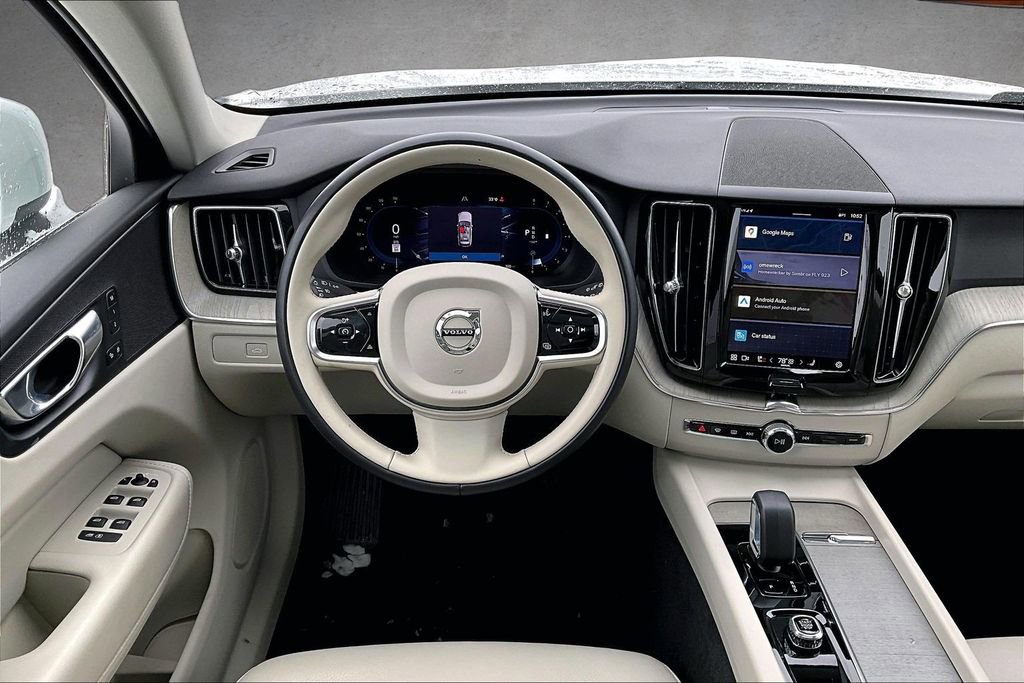 Certified 2023 Volvo XC60 B5 Plus image 8