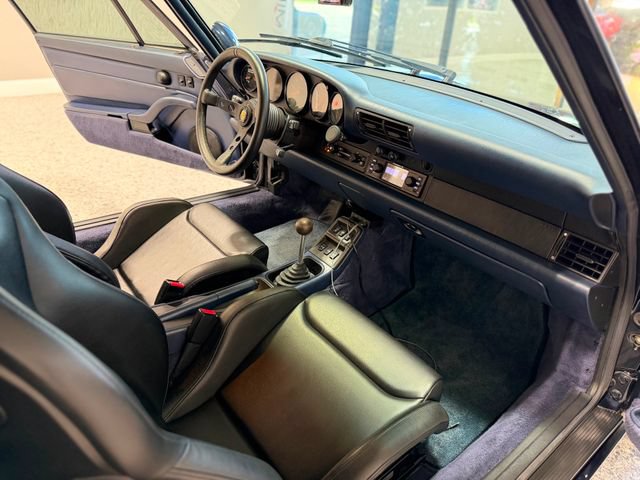 Used 1995 Porsche 911 Carrera RWD image 21