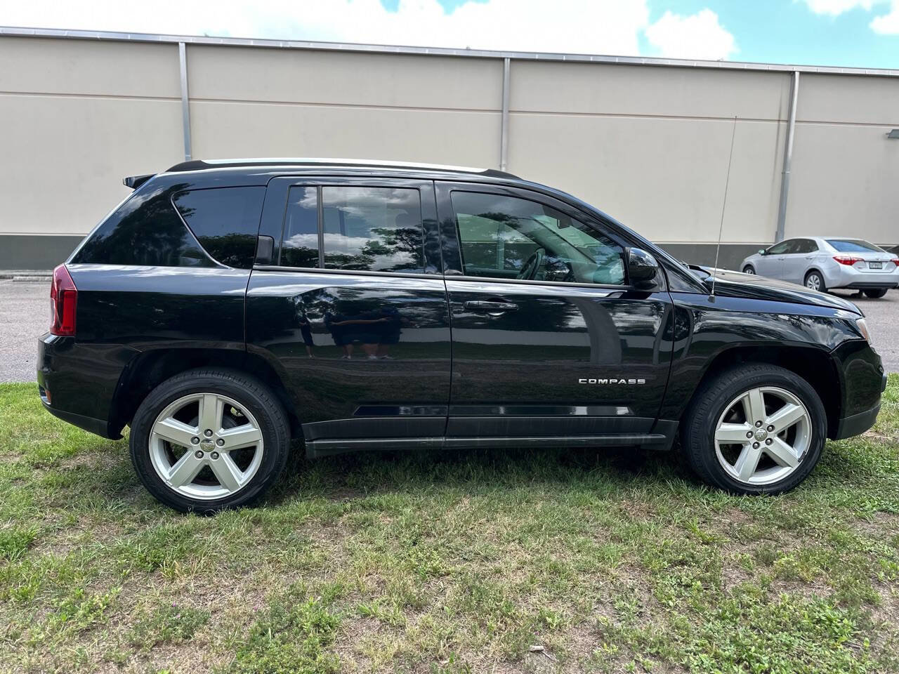 Used 2014 Jeep Compass Latitude FWD image 8