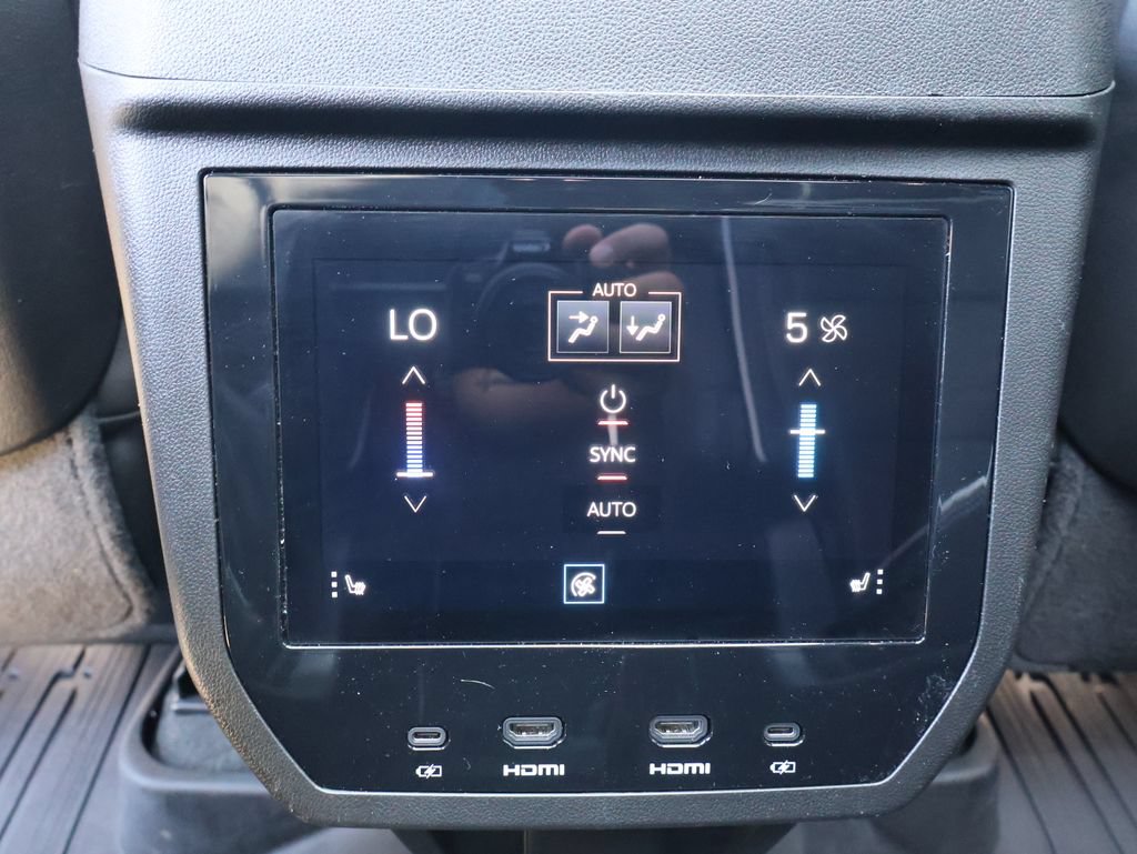 Certified 2025 GMC Yukon AT4 Ultimate AWD/4WD image 34