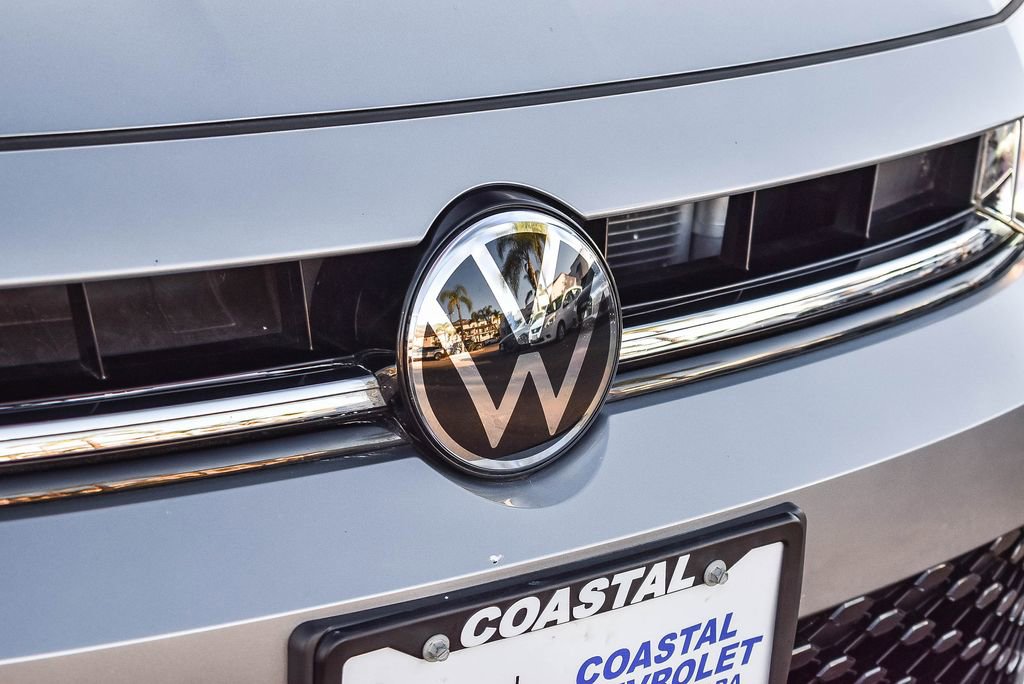 Used 2025 Volkswagen Jetta SE FWD image 9