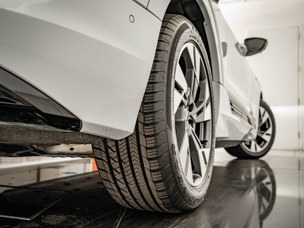 Used 2021 Audi e-tron Premium w/ Convenience Plus Package image 45