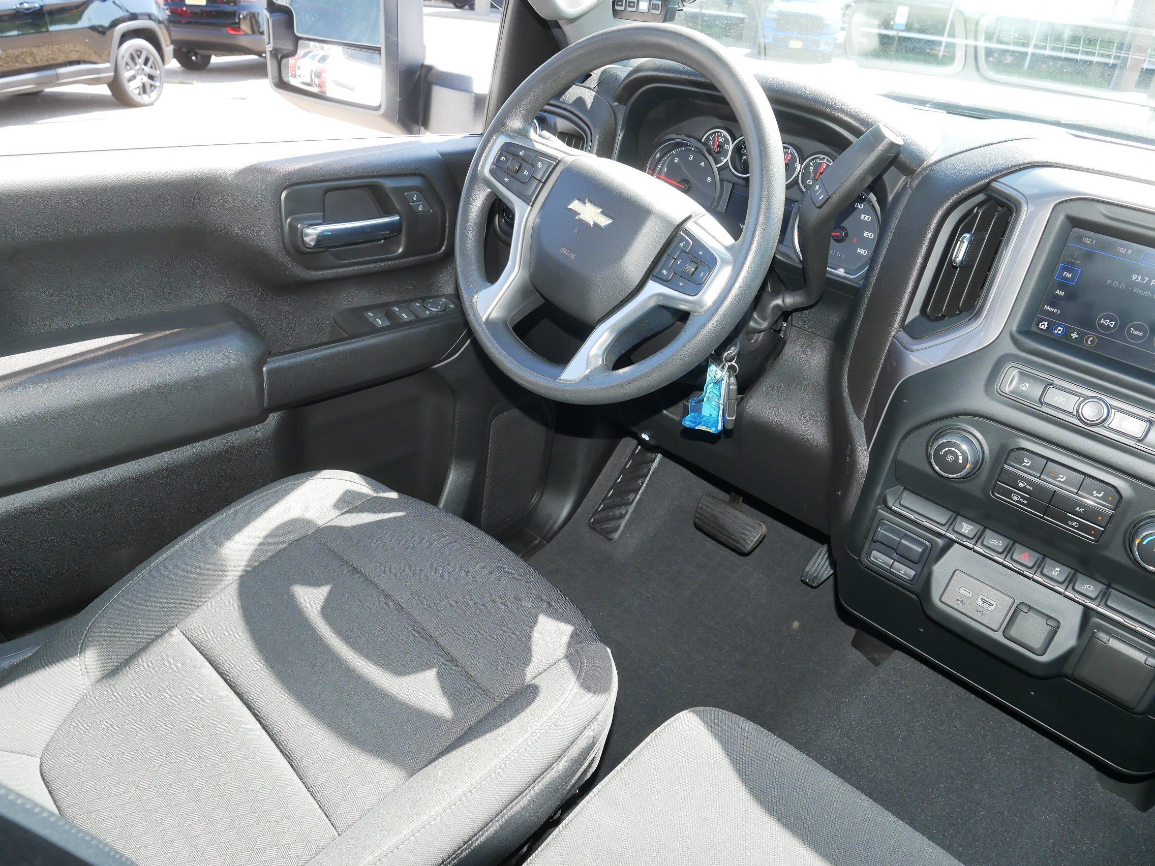 Used 2022 Chevrolet Silverado 2500 Custom w/ Custom Value Package AWD/4WD image 9