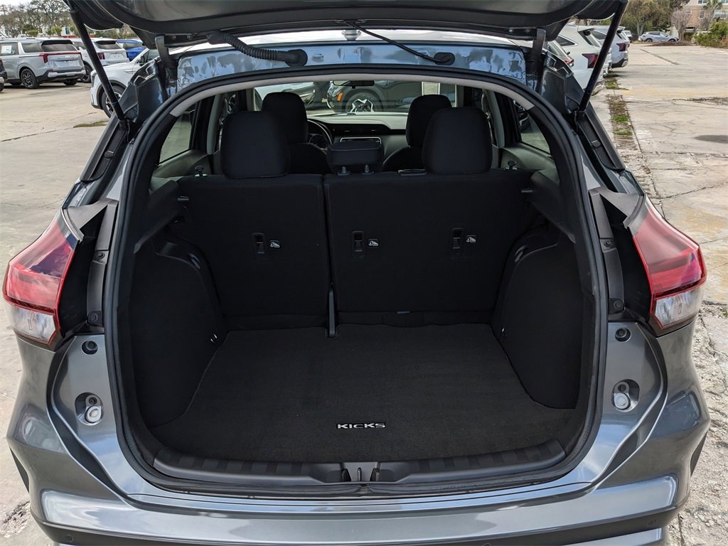 Used 2022 Nissan Kicks S image 13