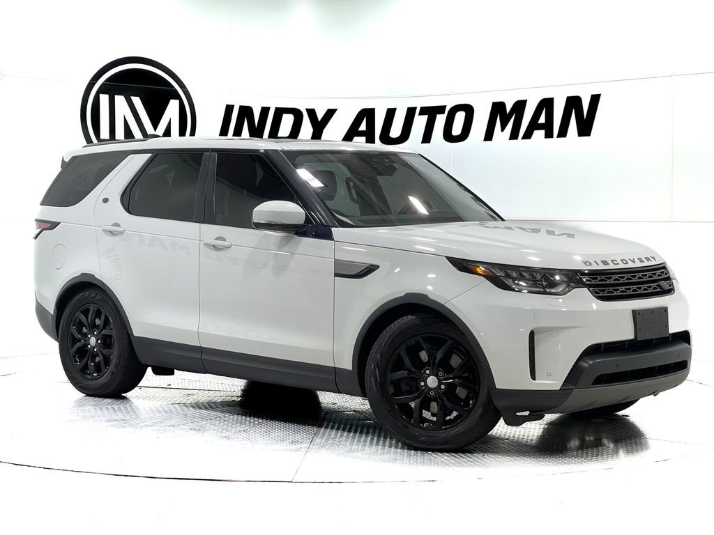Used 2017 Land Rover Discovery SE image 2