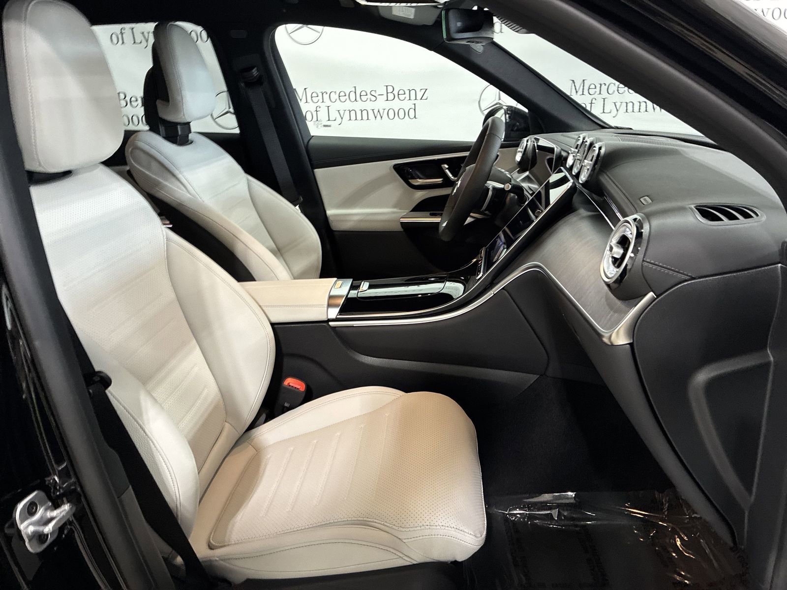 New 2025 Mercedes-Benz GLC 300 4MATIC image 12