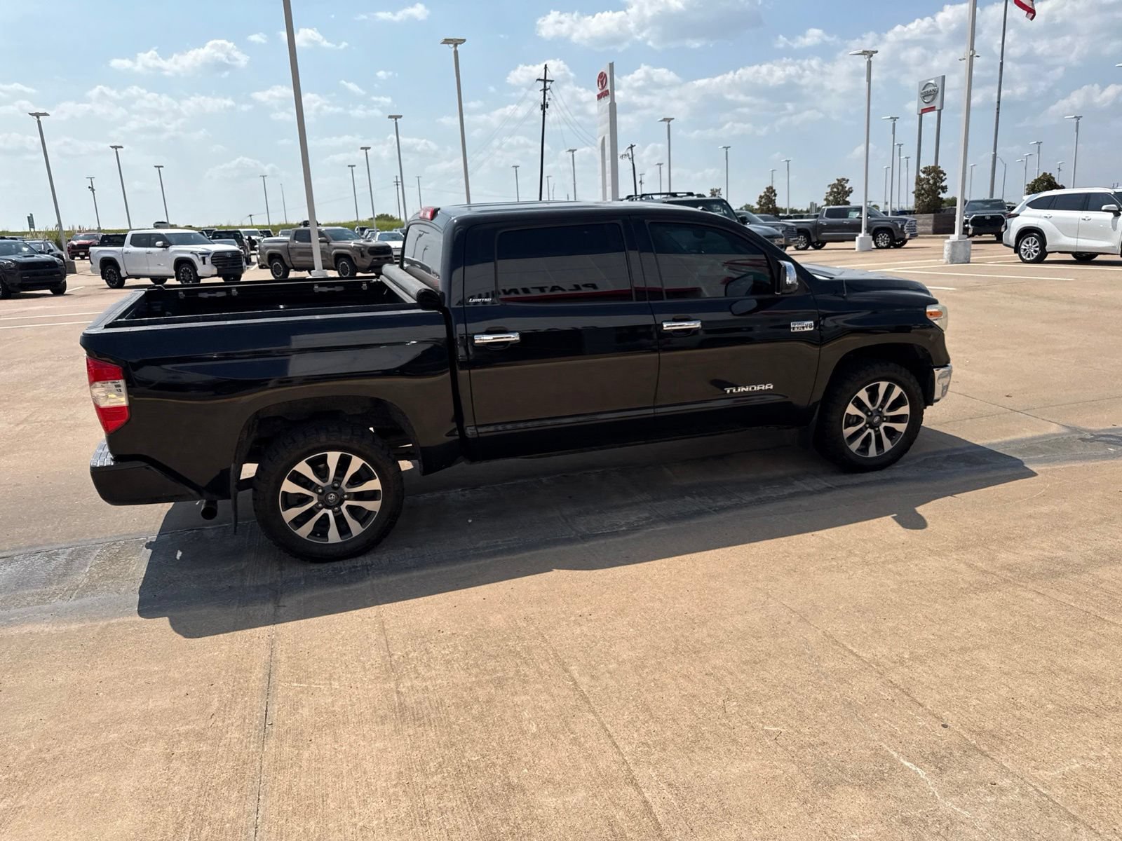 Used 2018 Toyota Tundra Limited w/ Limited Premium Package AWD/4WD image 27