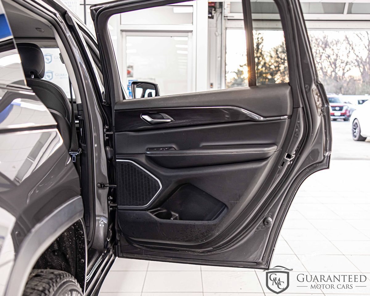 Used 2021 Jeep Grand Cherokee L Laredo w/ Luxury Tech Group I AWD/4WD image 40