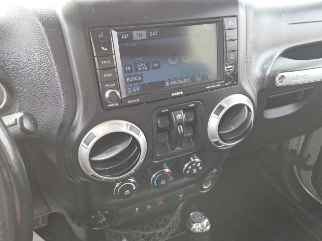 Used 2012 Jeep Wrangler Unlimited Rubicon image 16