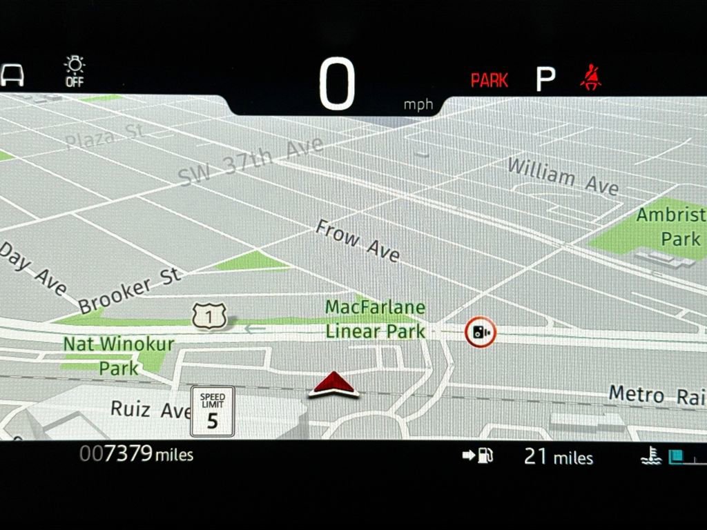 Used 2025 Land Rover Defender 110 X-Dynamic SE image 11