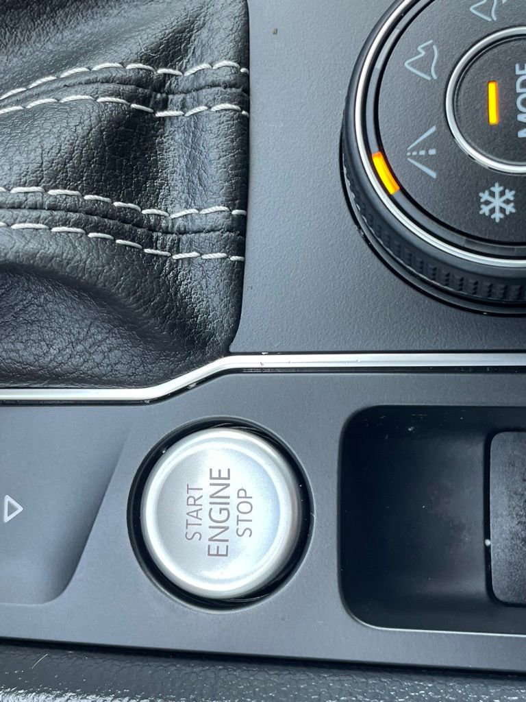 Used 2023 Volkswagen Atlas SE image 34