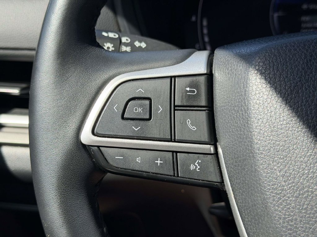 Used 2025 Toyota Grand Highlander AWD image 24