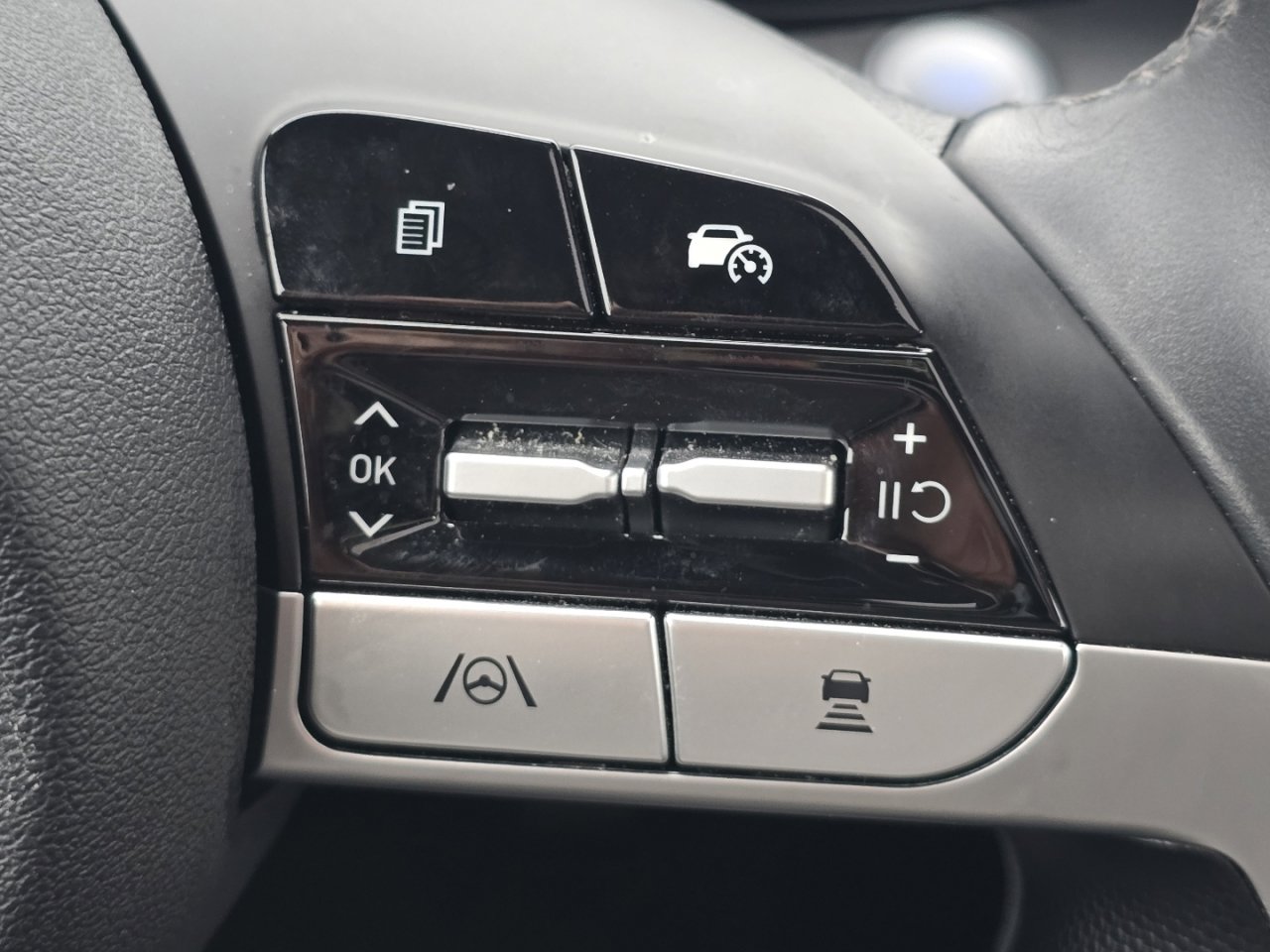 Used 2025 Hyundai Elantra SEL image 28