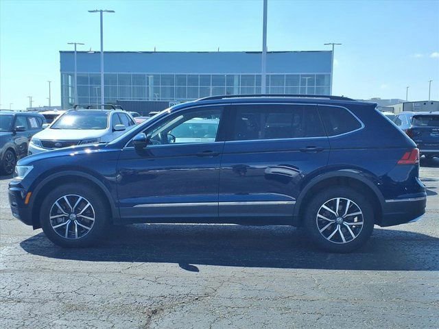 Used 2021 Volkswagen Tiguan SE w/ Panoramic Sunroof Package image 3