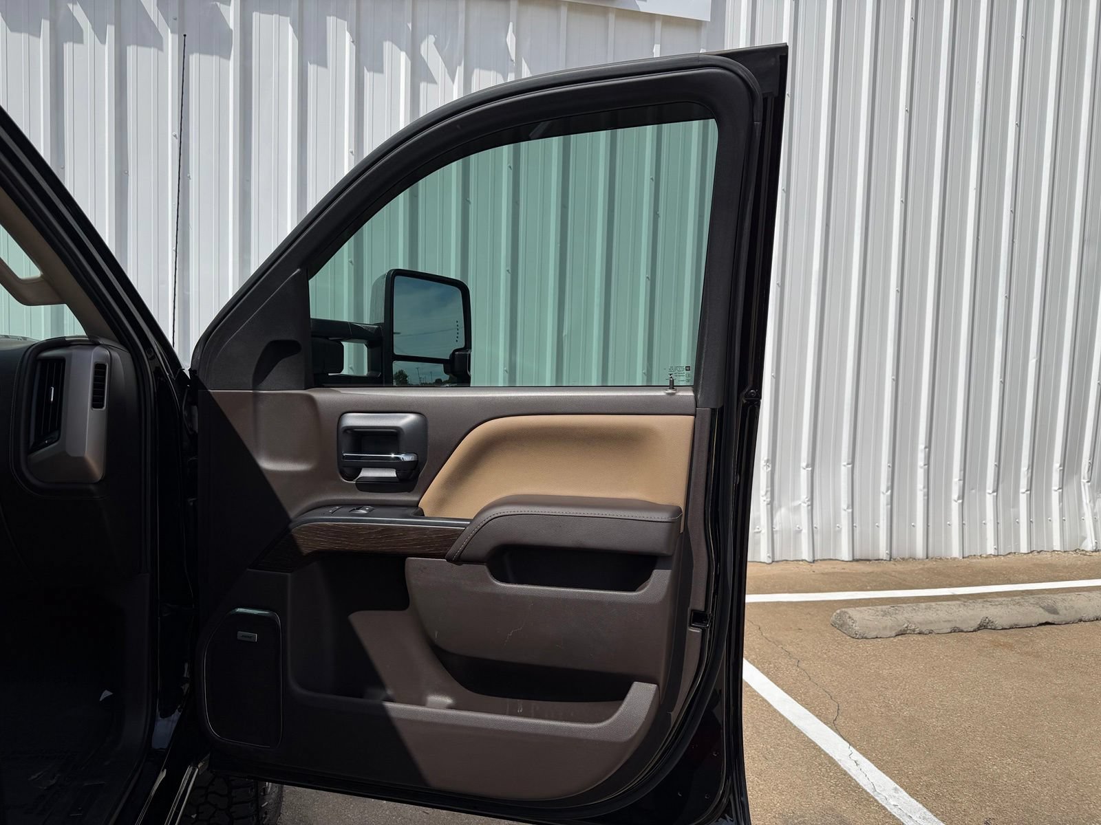 Used 2017 GMC Sierra 2500 Denali w/ Duramax Plus Package AWD/4WD image 24