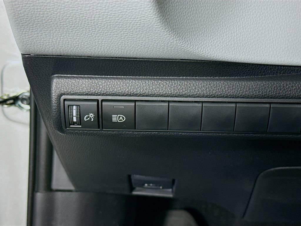 Certified 2025 Toyota Corolla SE image 17