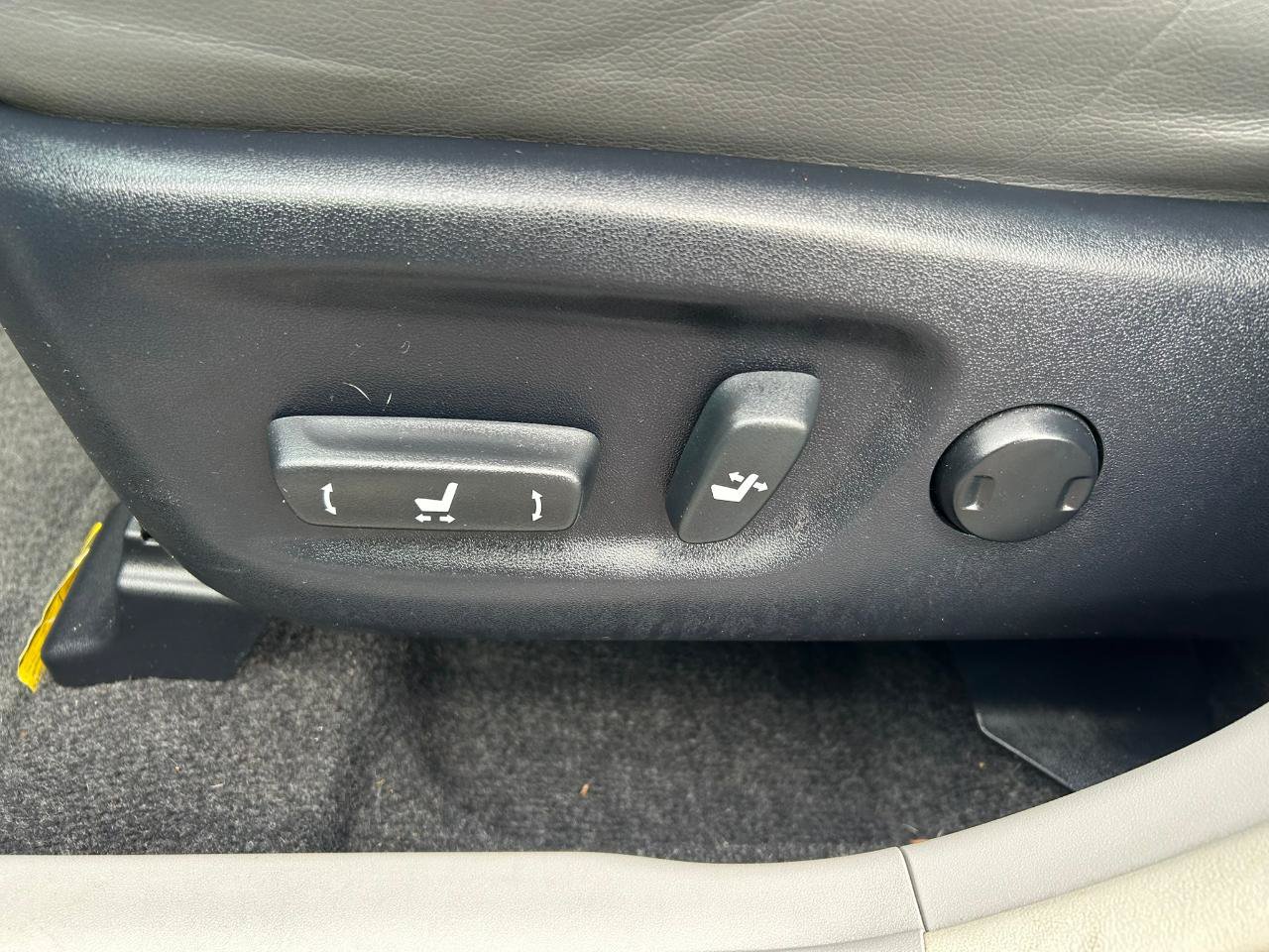 Used 2015 Toyota Prius V Four FWD image 11