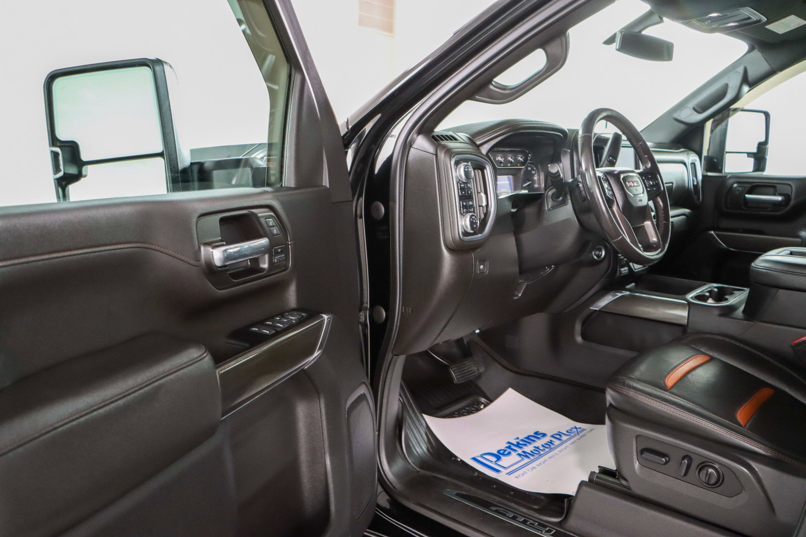 Used 2022 GMC Sierra 2500 AT4 w/ Snow Plow Prep/Camper Package image 3