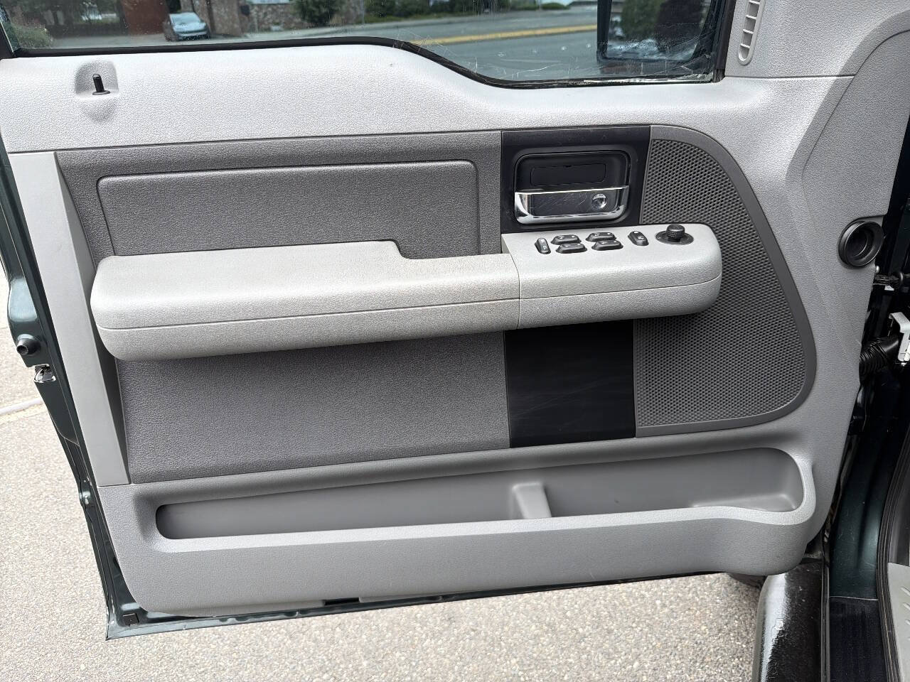 Used 2006 Ford F150 XLT AWD/4WD image 32
